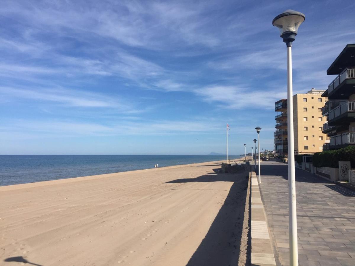 Large Apartment With Sea Views 수웨카 외부 사진